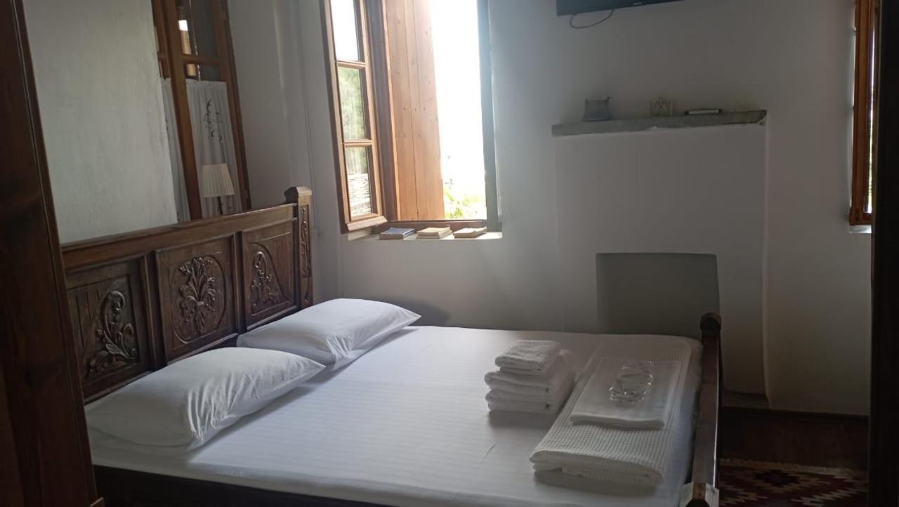 Silver Hill Guesthouse Gjirokastër Quarto foto